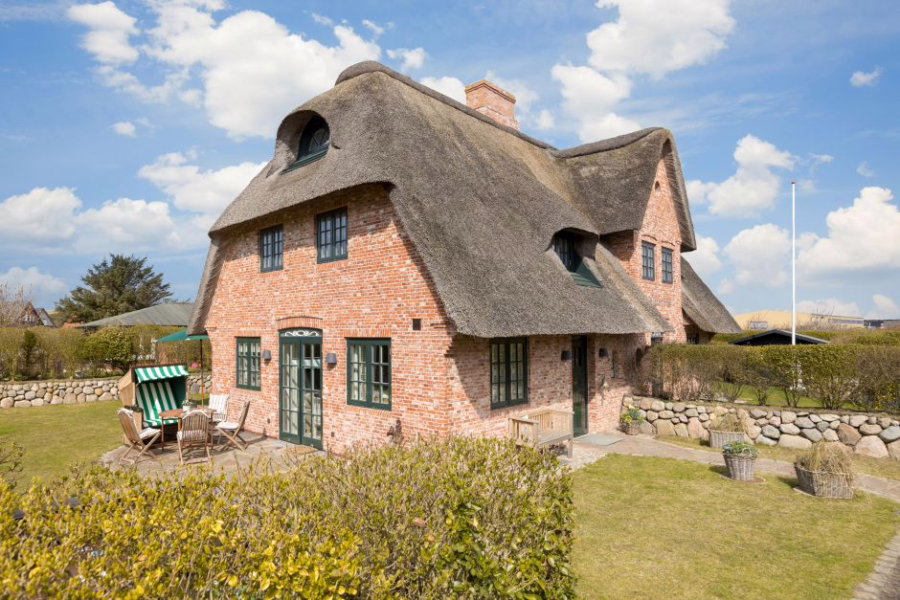 2 - Reethaushälfte in begehrter Lage zwischen Strand und Dorfteich