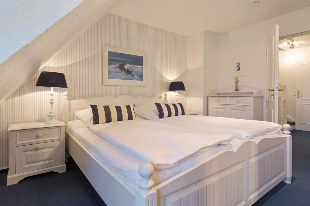 Bild - 4-Zimmer-Hausteil unter Reet und mit Kamin auf großzügigem Grundstück