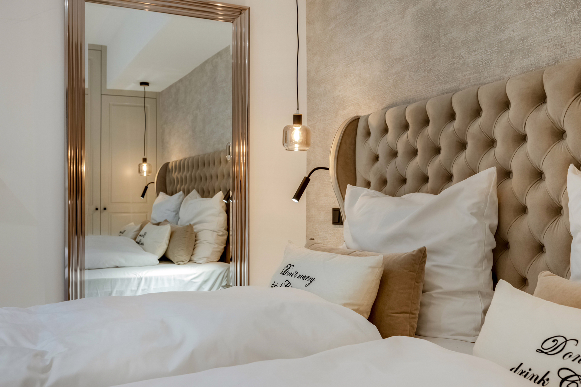 Bild - Meerblick und Terrasse! Neu und aufwendig sanierte 3 Zimmer Ferienwohnung