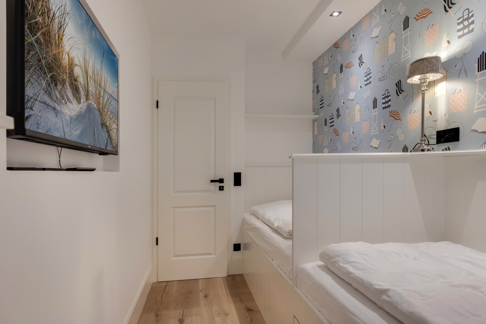 SH5-33 - Meerblick und Terrasse! Neu und aufwendig sanierte 3 Zimmer Ferienwohnung