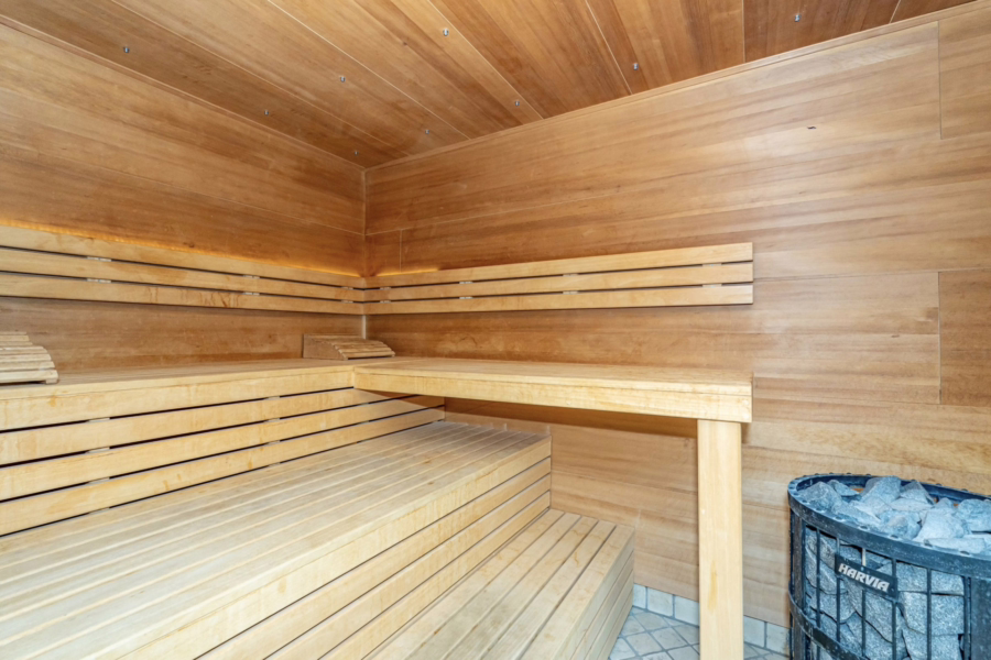 Bild - Traumhafte genehmigte drei Zimmer Ferienwohnung im Ströhnhof (ehemals Hotel Walter´s Hof)