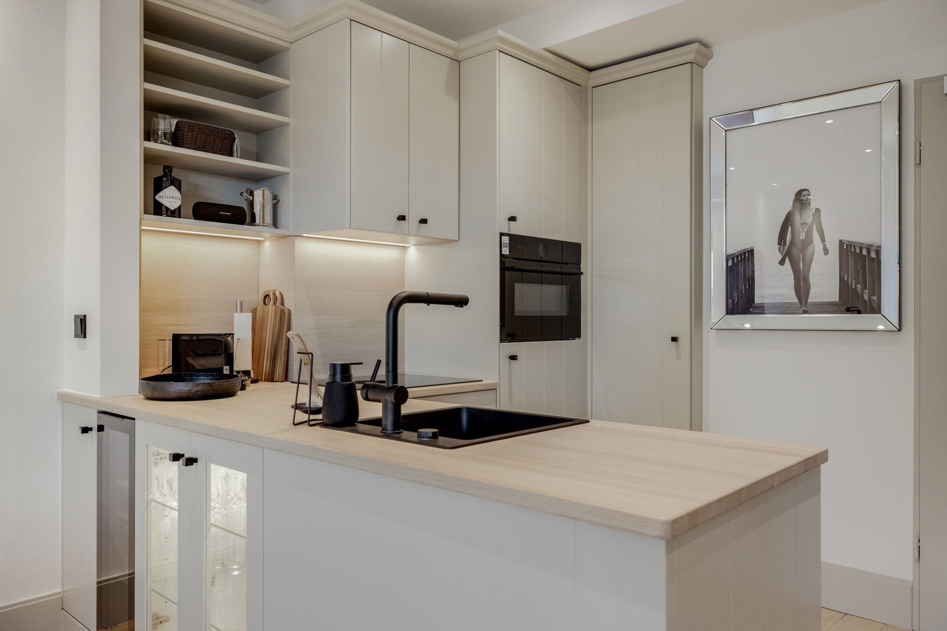 Bild - Meerblick und Terrasse! Neu und aufwendig sanierte 3 Zimmer Ferienwohnung