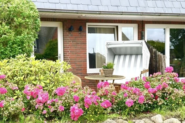 Bild - Meerblick und Terrasse! Neu und aufwendig sanierte und genehmigte 3 Zimmer Ferienwohnung