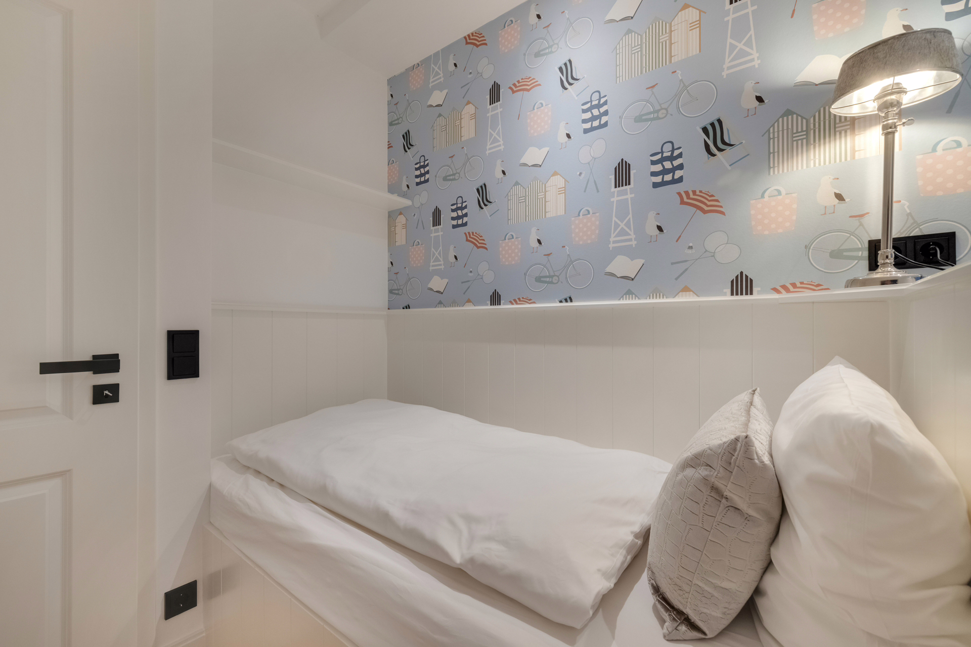 Bild - Meerblick und Terrasse! Neu und aufwendig sanierte 3 Zimmer Ferienwohnung