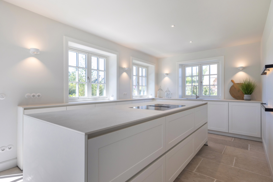 WSNW16-25 - Großzügiges Neubau-Doppelhaus unter Reet in toller Lage von Wenningstedt