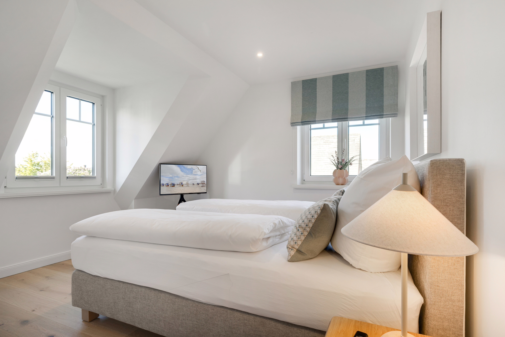 Bild - Neubau von einem Wohnhaus mit je 1 FW und 1 DW (Haus 3)
