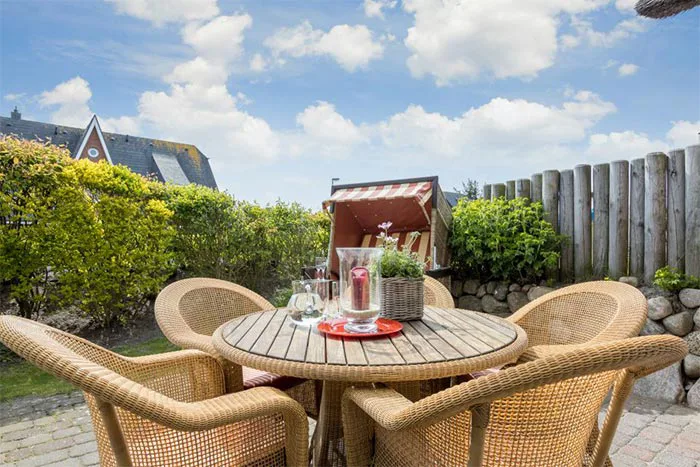 Terrasse - Reetgedecktes Reihenhaus in bester Lage unmittelbar am Weststrand in Wenningstedt