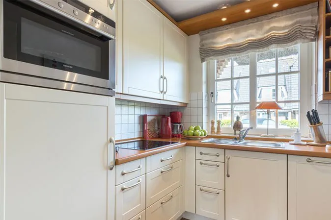 Küche - Reetgedecktes Reihenhaus in bester Lage unmittelbar am Weststrand in Wenningstedt