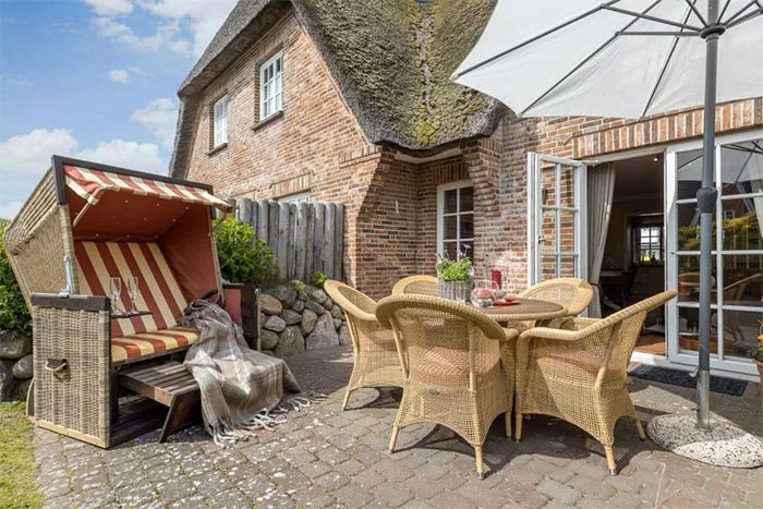 Terrasse 2 - Reetgedecktes Reihenhaus in bester Lage unmittelbar am Weststrand in Wenningstedt