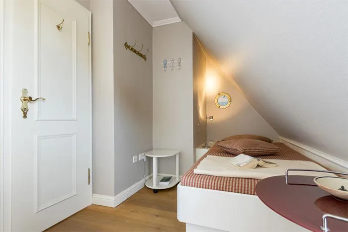 Schlafzimmer 5 - Reetgedecktes Reihenhaus in bester Lage unmittelbar am Weststrand in Wenningstedt