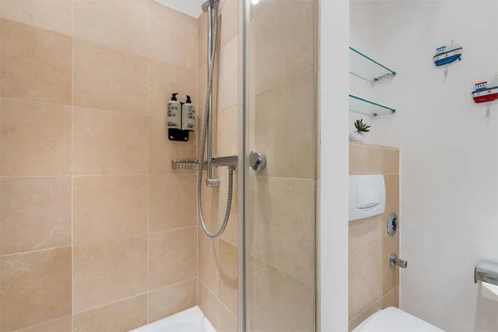 Dusche - Reetgedecktes Reihenhaus in bester Lage unmittelbar am Weststrand in Wenningstedt