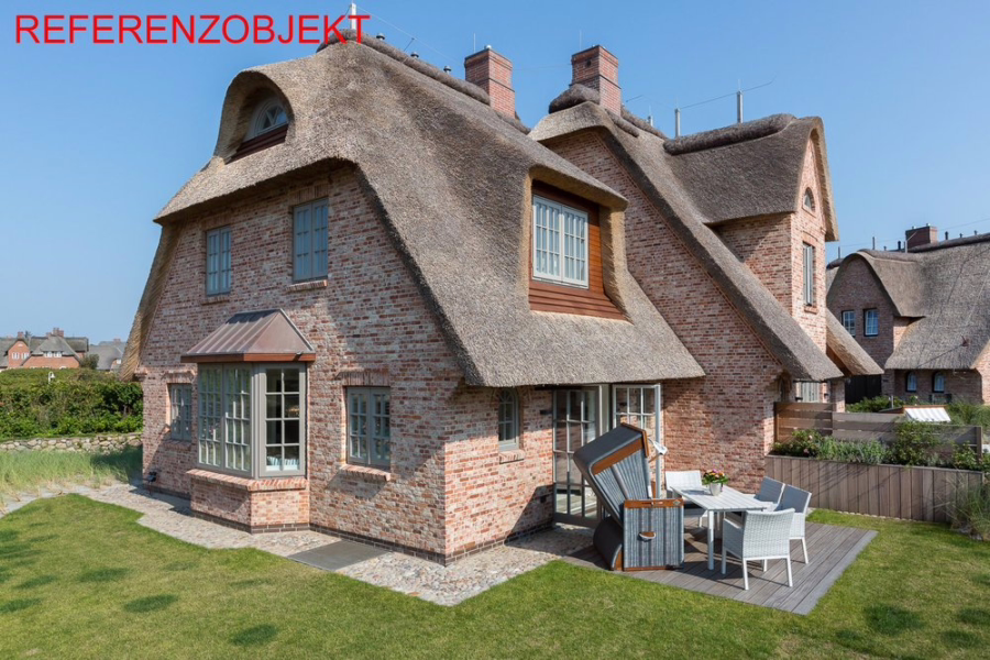 Referenzobjekt - Doppelhaushälften unter Reet in zentraler und wattnaher Lage von List