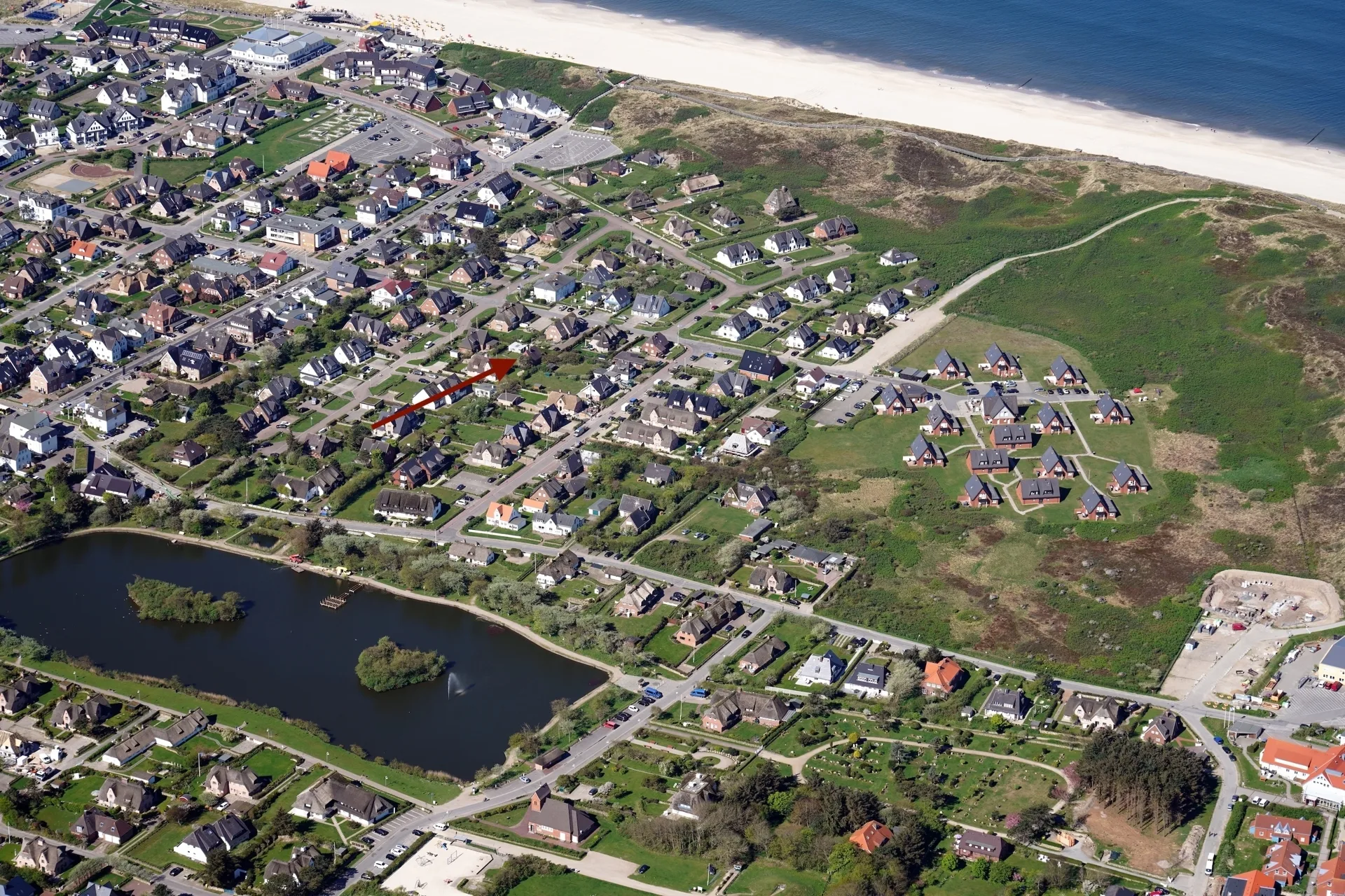 Bild - Einfamilienhaus zwischen Strand und Dorfteich in Wenningstedt