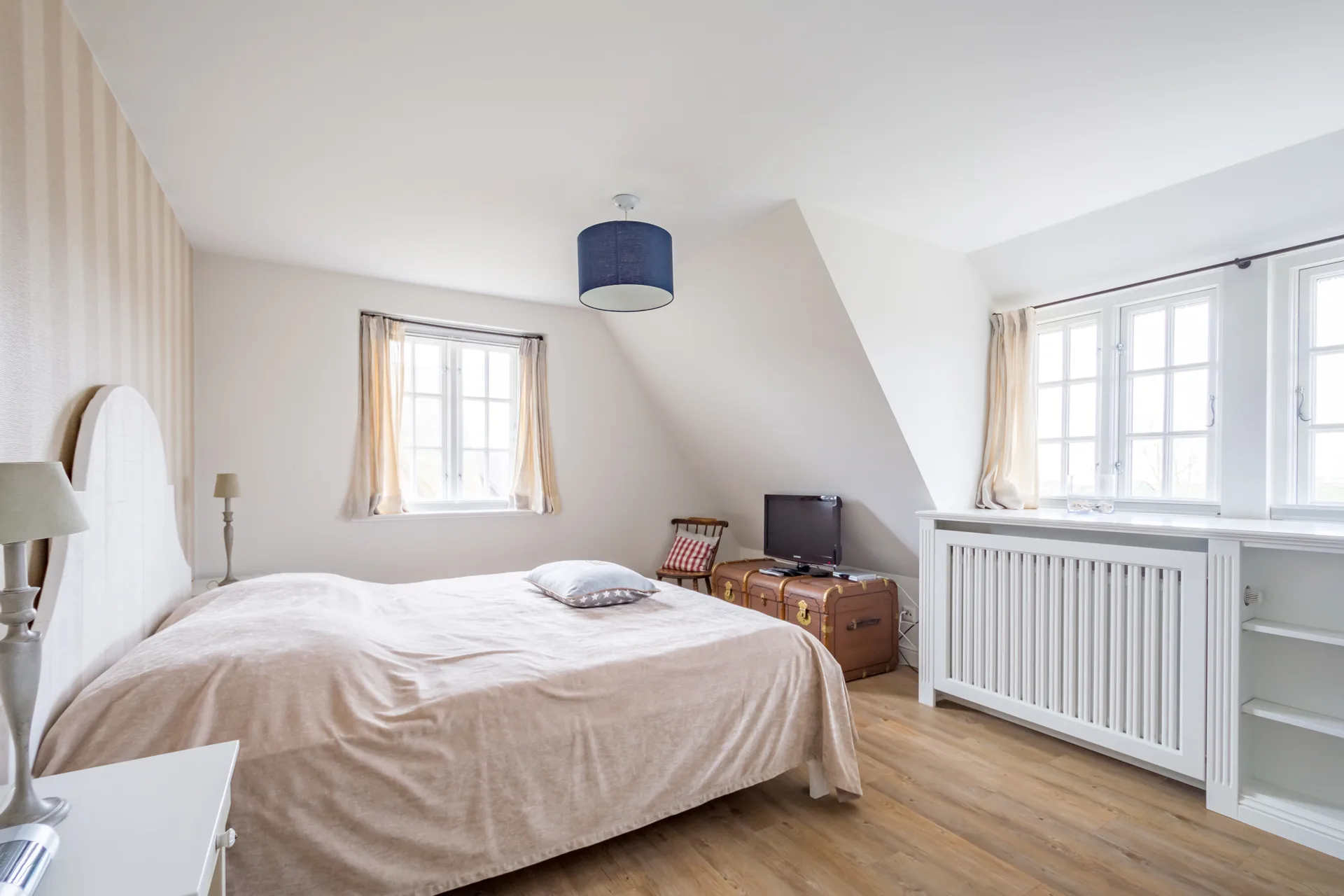 Schlafzimmer OG - charmantes Doppelhaus unter Reet mit zwei Wohneinheiten
