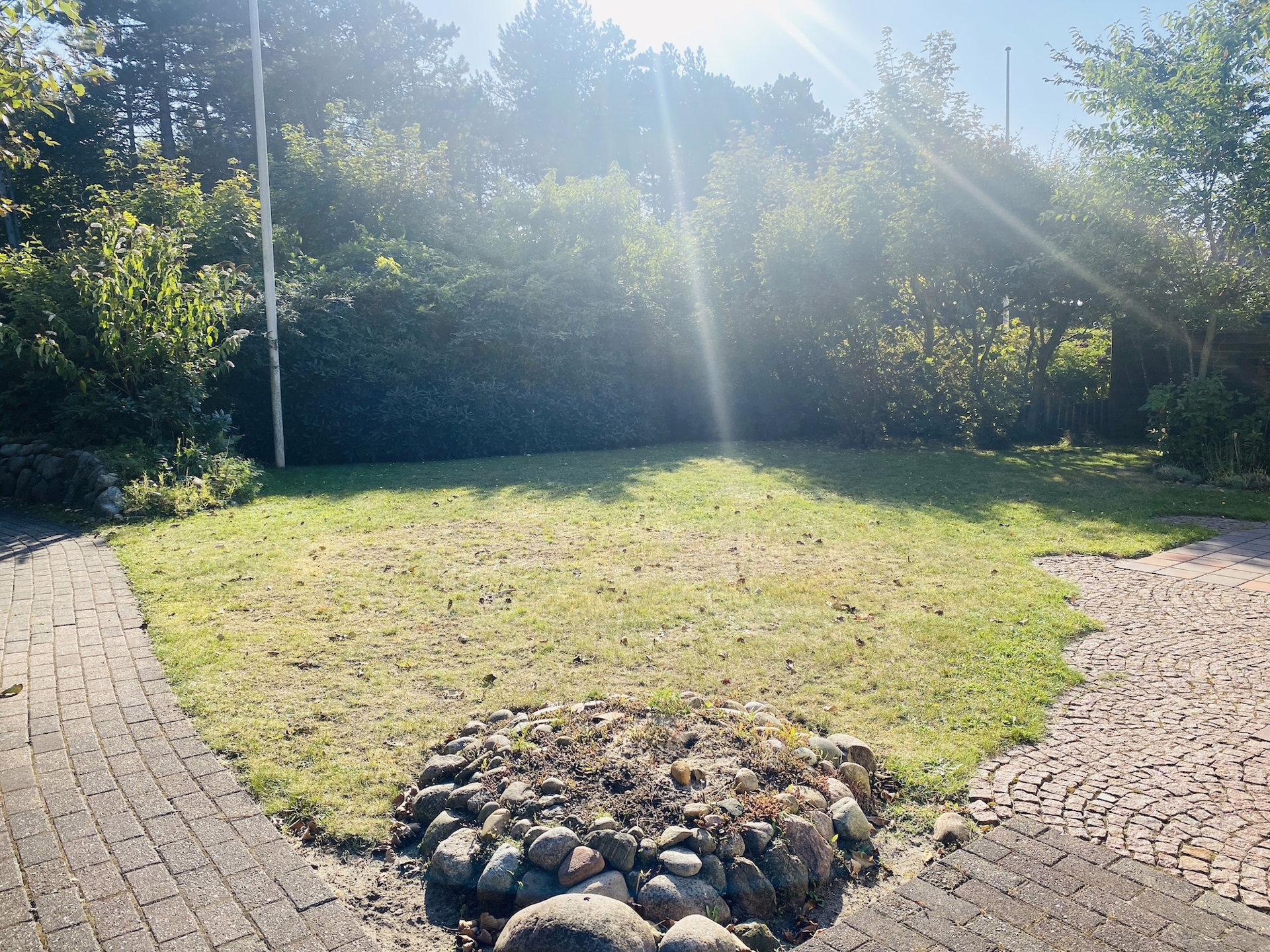Bild - Einfamilienhaus auf schönem Grundstück in beliebter Lage von Wenningstedt.