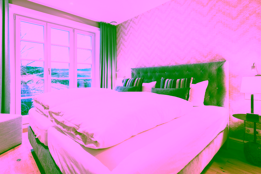 Bild - Exklusives Wohnen unter Reet direkt am Strand