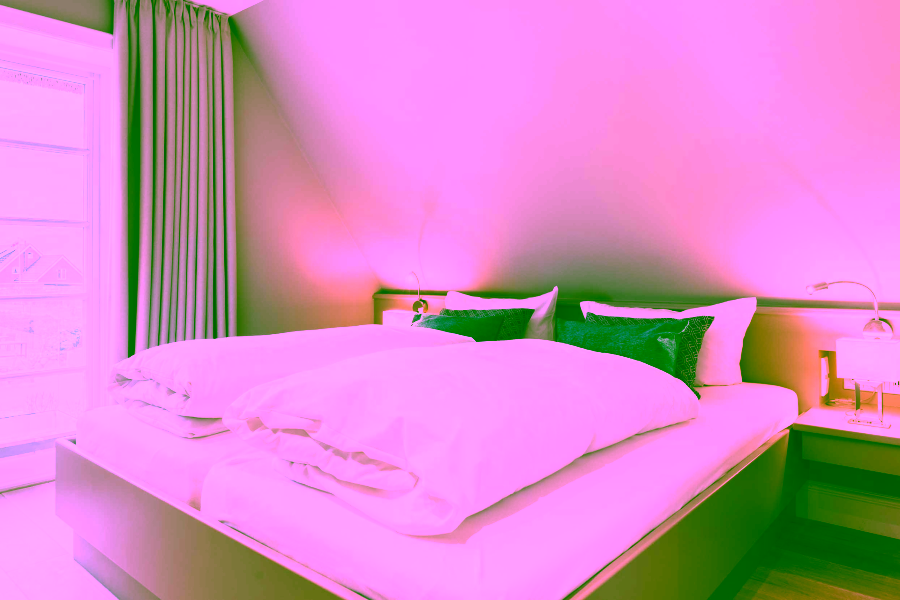 Bild - Exklusives Wohnen unter Reet direkt am Strand