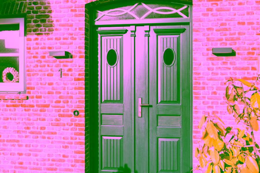 Bild - Exklusives Wohnen unter Reet direkt am Strand