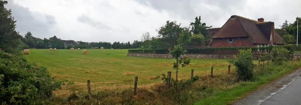 Grundstück - Exklusive Neubauhaushälften unter Reet in Wiesenlage von Morsum
