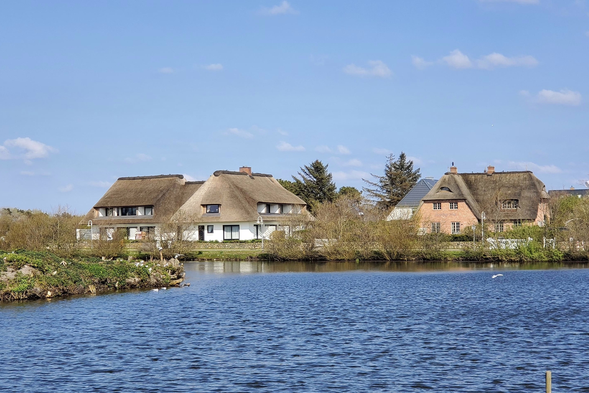 Bild - Schöne Obergeschoss-Wohnung mit Blick auf den Wenningstedter Dorfteich