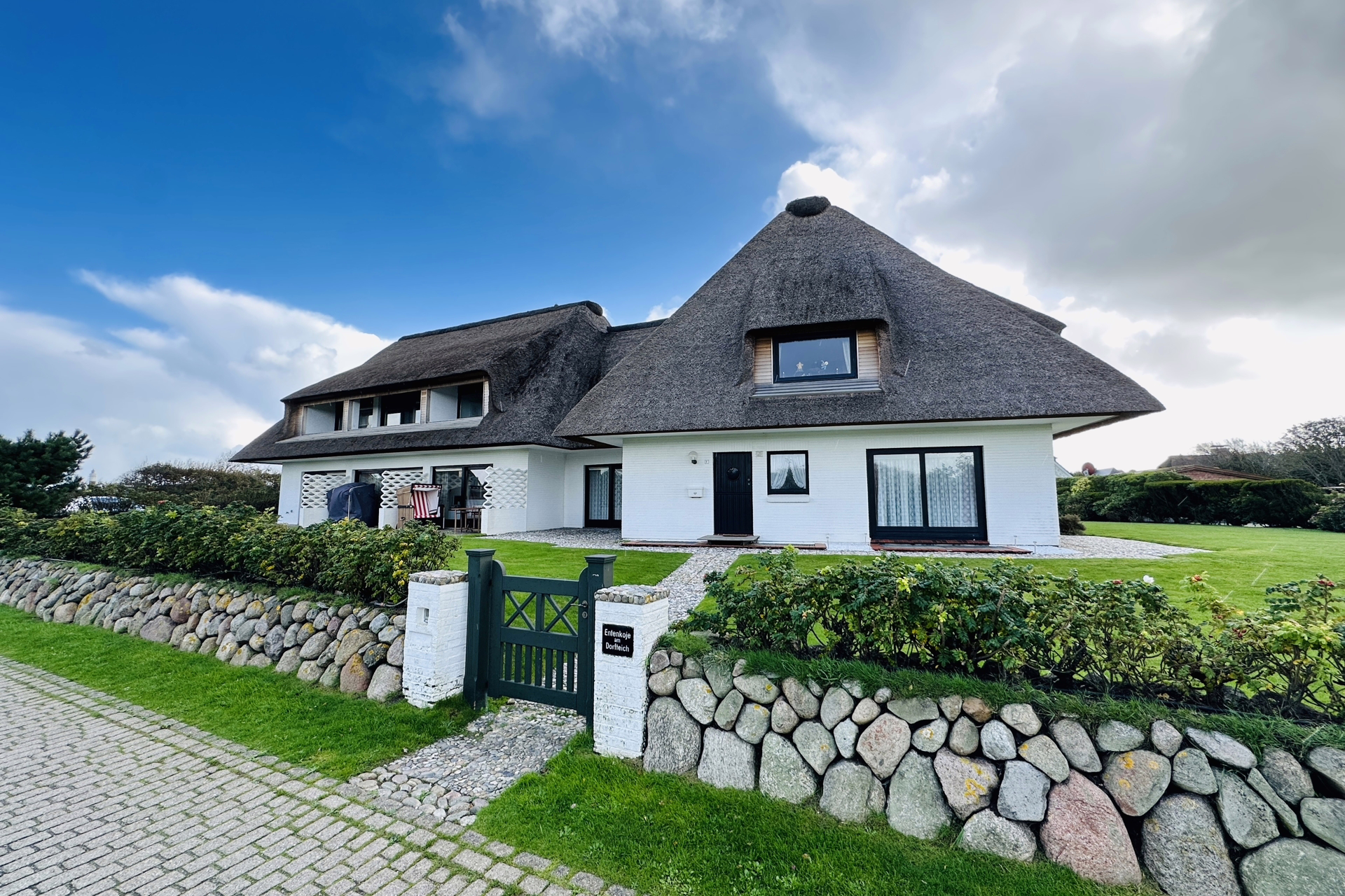 Bild - Schöne Obergeschoss-Wohnung mit Blick auf den Wenningstedter Dorfteich