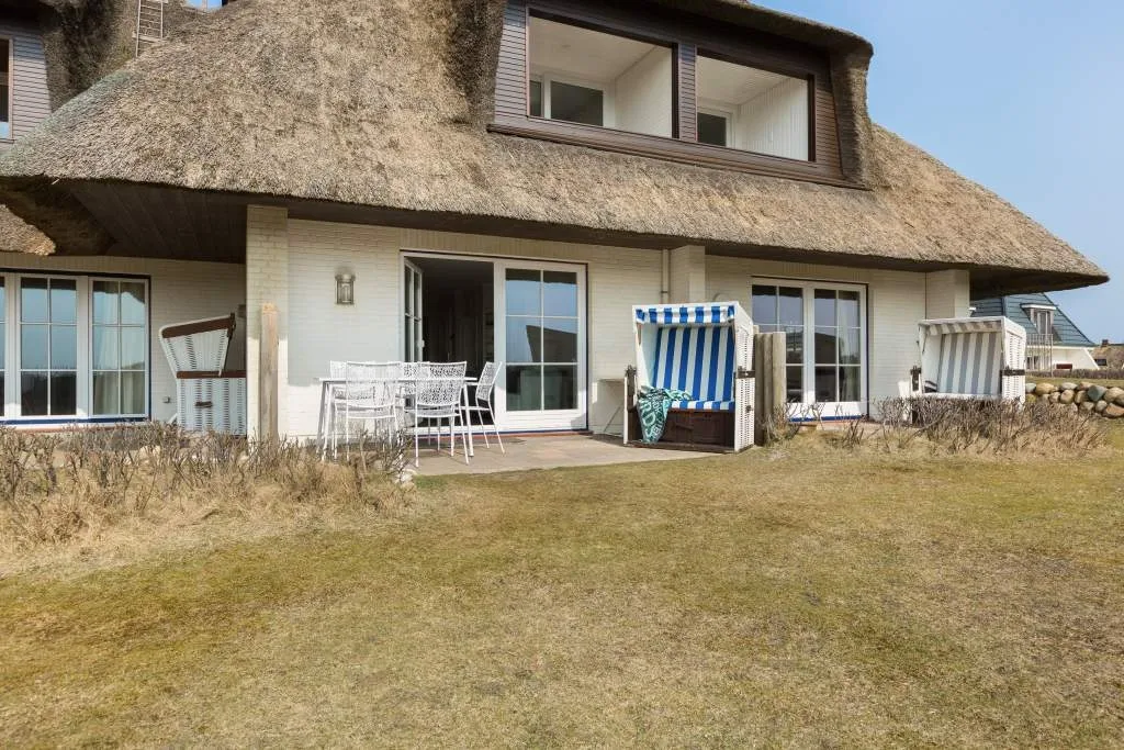 Bild - Einzigartig gelegene Wohnung unter Reet mit Meerblick