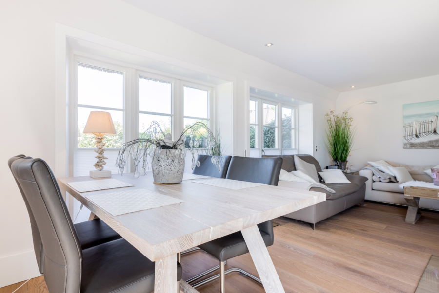 Bild - Neuwertige Reethaushälfte mit großen Südgarten an den Wenningstedter Wiesen -Dauerwohnung-