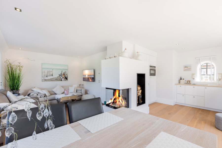 Bild - Neuwertige Reethaushälfte mit großen Südgarten an den Wenningstedter Wiesen -Dauerwohnung-