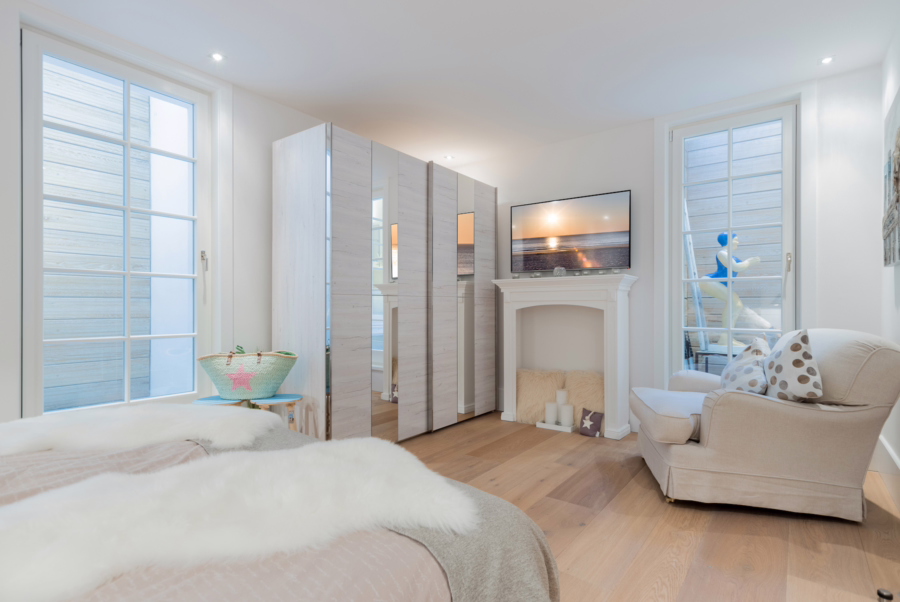 Bild - Neuwertige Reethaushälfte mit großen Südgarten an den Wenningstedter Wiesen -Dauerwohnung-