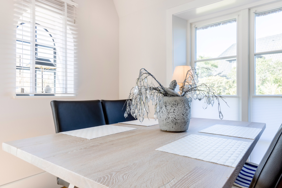 Bild - Neuwertige Reethaushälfte mit großen Südgarten an den Wenningstedter Wiesen -Dauerwohnung-