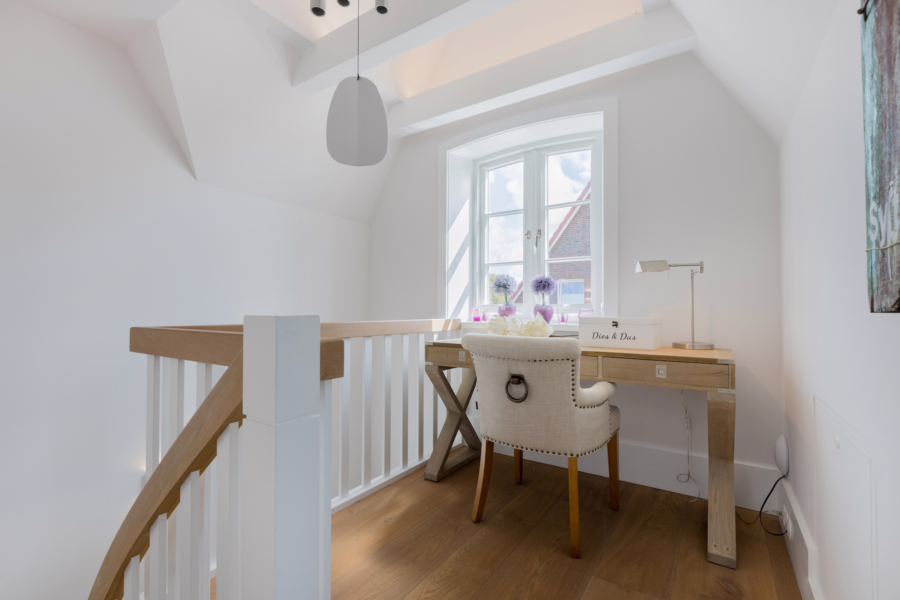 Bild - Neuwertige Reethaushälfte mit großen Südgarten an den Wenningstedter Wiesen -Dauerwohnung-