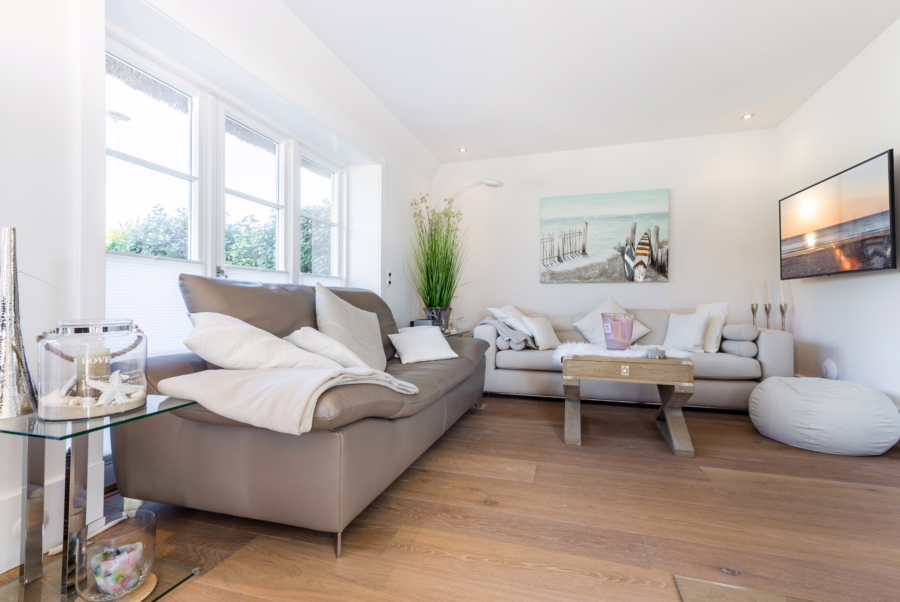 Bild - Neuwertige Reethaushälfte mit großen Südgarten an den Wenningstedter Wiesen -Dauerwohnung-