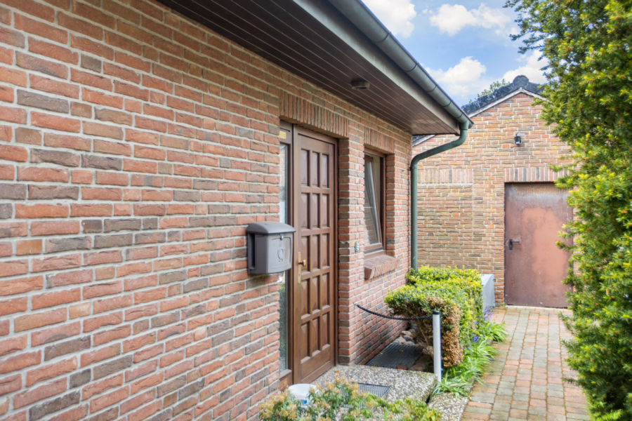 Bild - Einfamilienhaus mit 2 Ferienappartements und Doppelgarage in Alt-Westerland