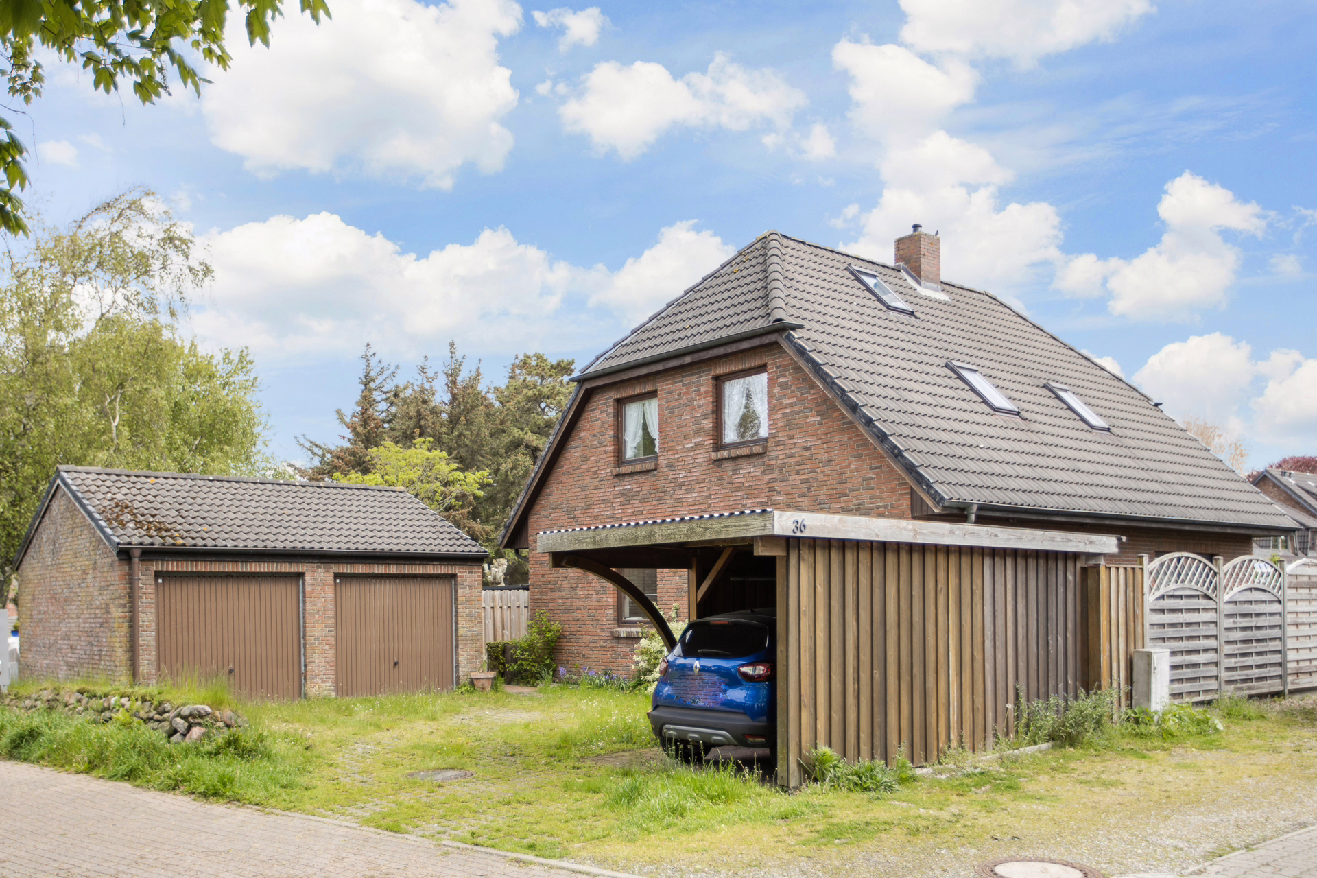 Bild - Einfamilienhaus mit 2 Ferienappartements und Doppelgarage in Alt-Westerland