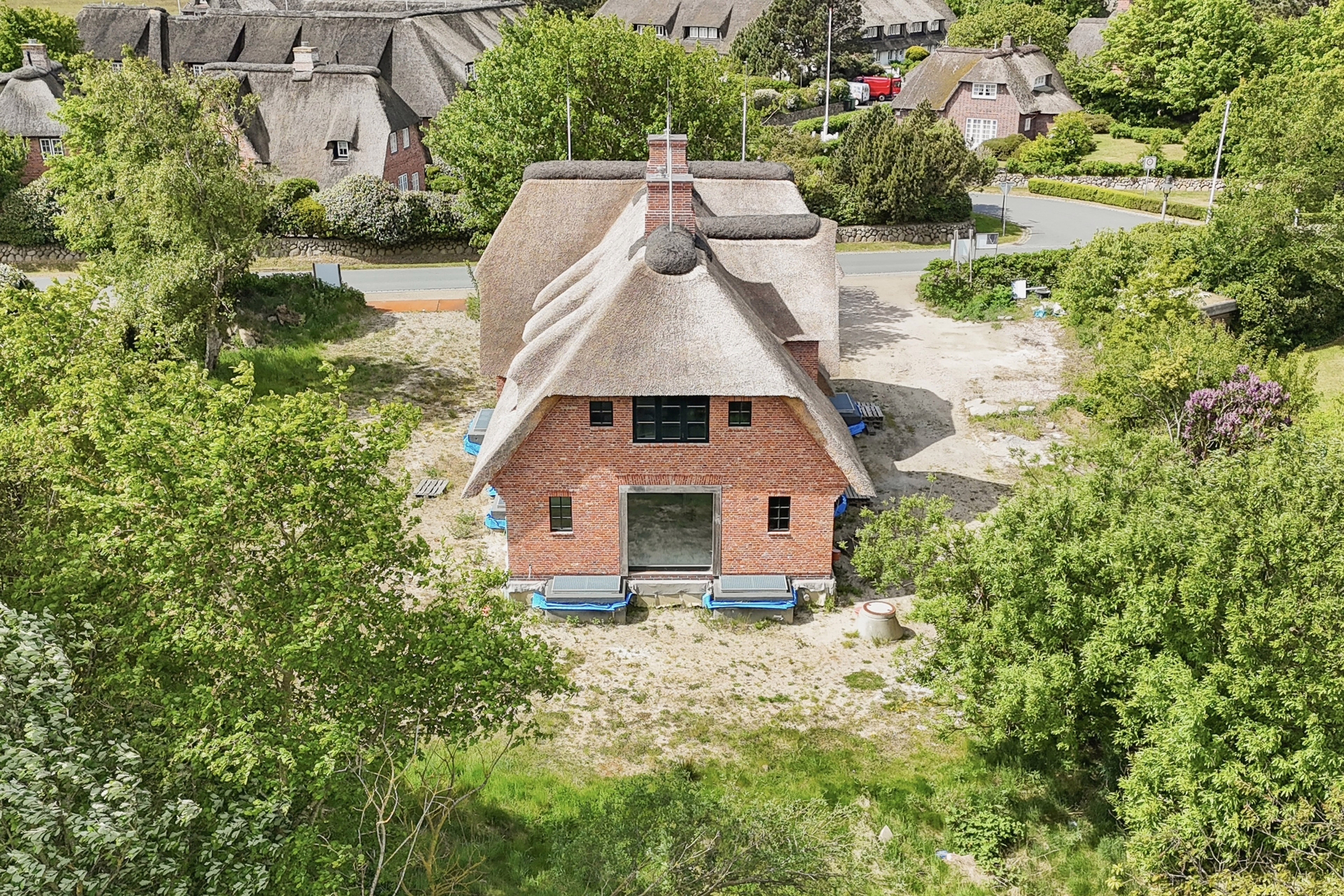 Bild - Exklusiver Neubau zweier reetgedeckter Haushälften zur Ferienvermietung in Kampen