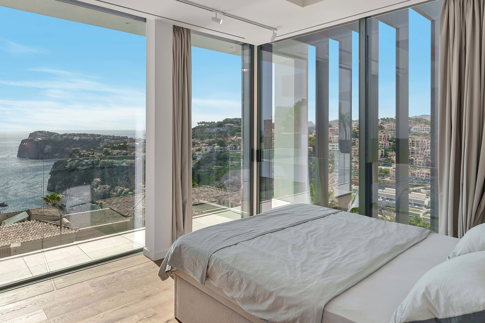 Bild - Exklusive Bauhausvilla mit spektakulärem Panoramablick in Andratx