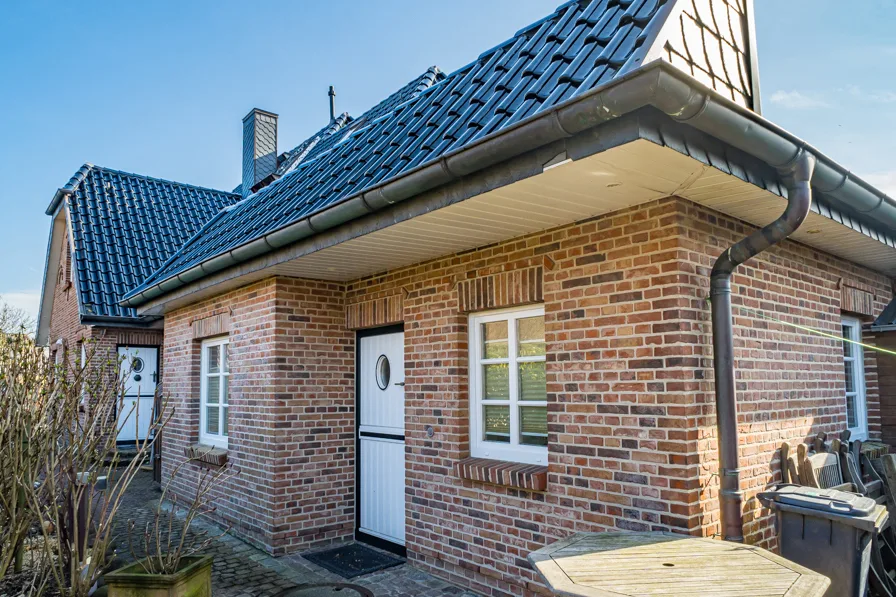 Bild - Großzügiges Wohnhaus mit einer Dauer- und zwei Ferienwohnungen in Top-Lage von Westerland