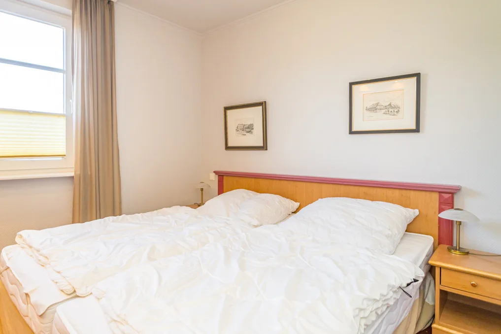 Bild - Großzügiges Wohnhaus mit einer Dauer- und zwei Ferienwohnungen in Top-Lage von Westerland