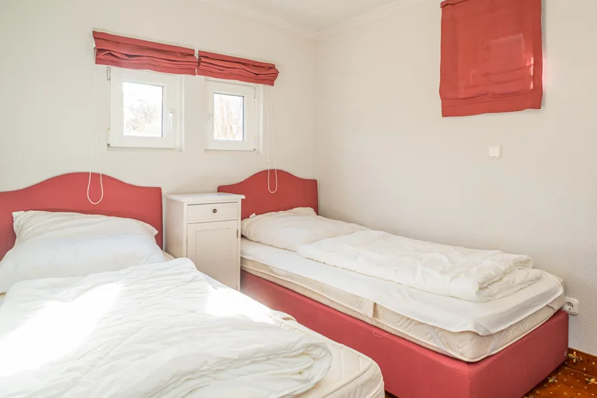 Bild - Großzügiges Wohnhaus mit einer Dauer- und zwei Ferienwohnungen in Top-Lage von Westerland