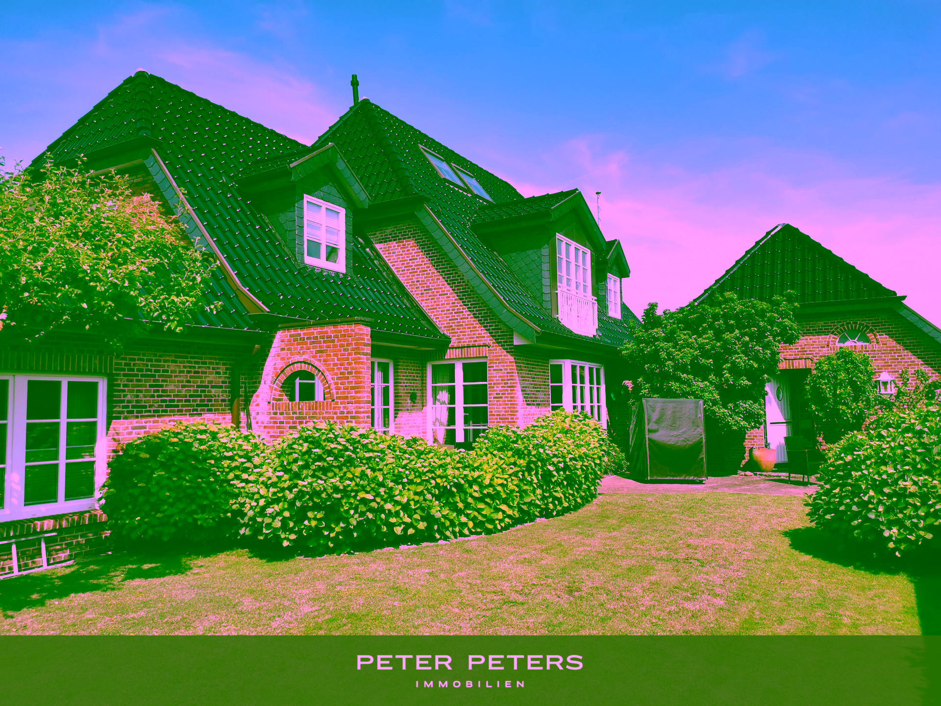 Großzügiges Wohnhaus mit einer Dauer- und zwei Ferienwohnungen in Top-Lage von Westerland - Titelbild (5481)