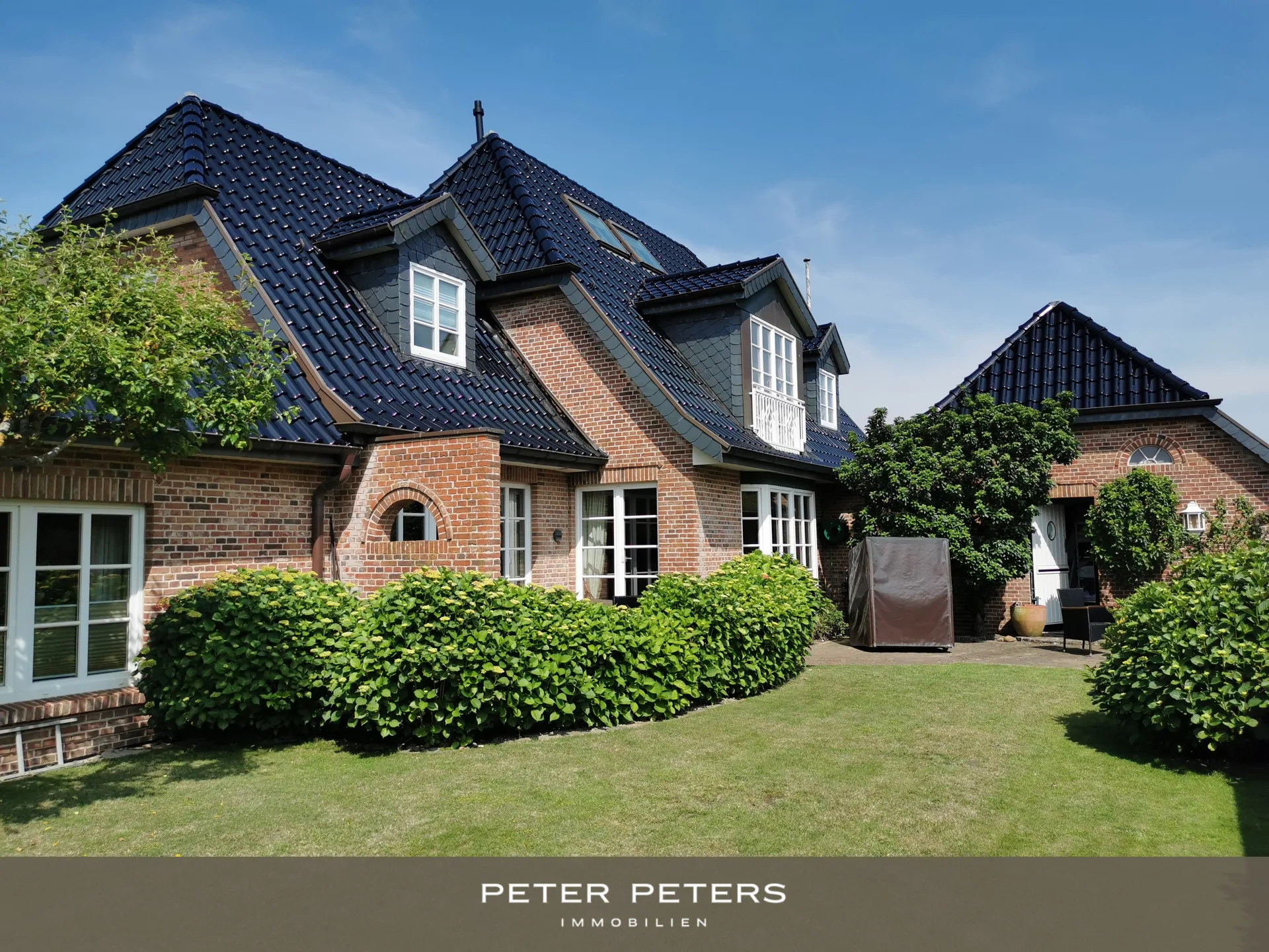 Titelbild - Großzügiges Wohnhaus mit einer Dauer- und zwei Ferienwohnungen in Top-Lage von Westerland