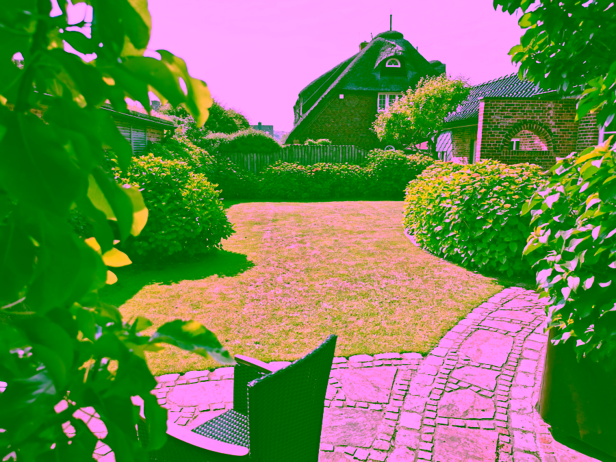 Bild - Großzügiges Wohnhaus mit einer Dauer- und zwei Ferienwohnungen in Top-Lage von Westerland