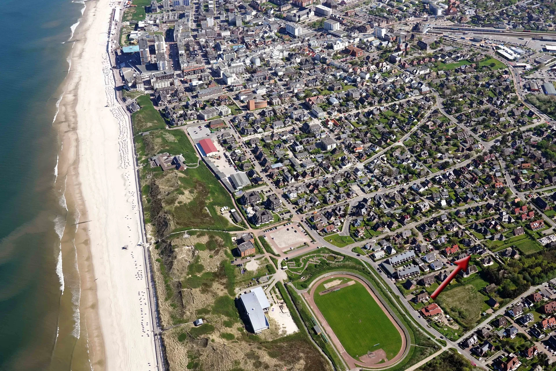 Bild - Großzügiges Wohnhaus mit einer Dauer- und zwei Ferienwohnungen in Top-Lage von Westerland
