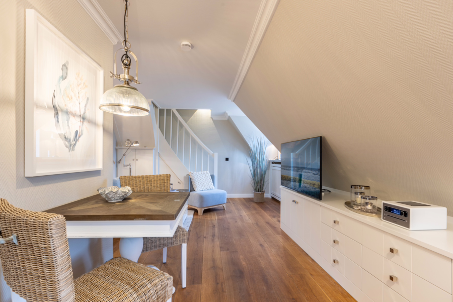 Bild - Schnuckelige Dachgeschosswohnung unter Reet in strandnaher Lage von Westerland