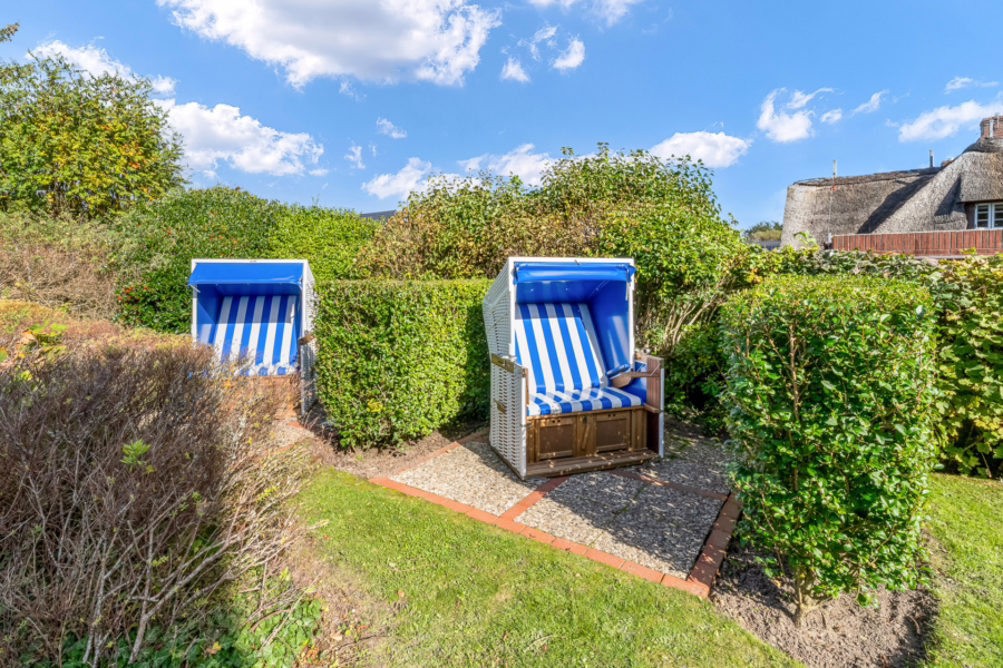 Bild - Schnuckelige Dachgeschosswohnung unter Reet in strandnaher Lage von Westerland