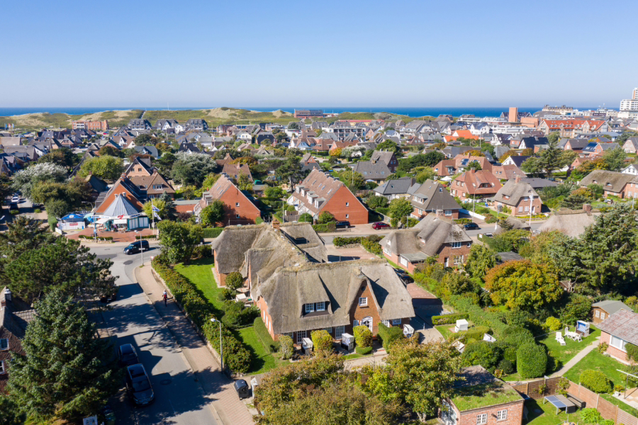 Bild - Schnuckelige Dachgeschosswohnung unter Reet in strandnaher Lage von Westerland