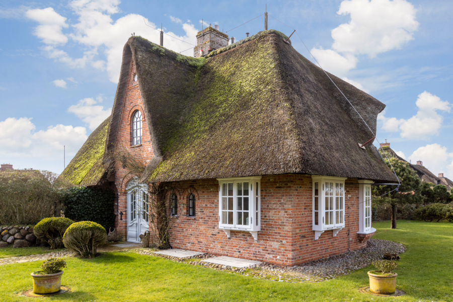 Bild - Schmucke Reethaushälfte in ruhiger Lage mit Blick in die Kampener Dünen