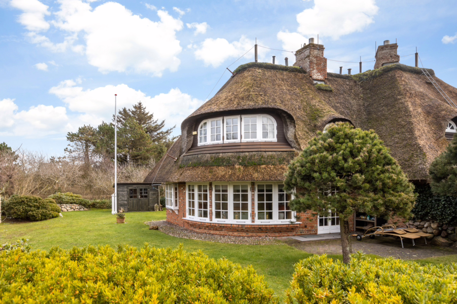 Bild - Schmucke Reethaushälfte in ruhiger Lage mit Blick in die Kampener Dünen