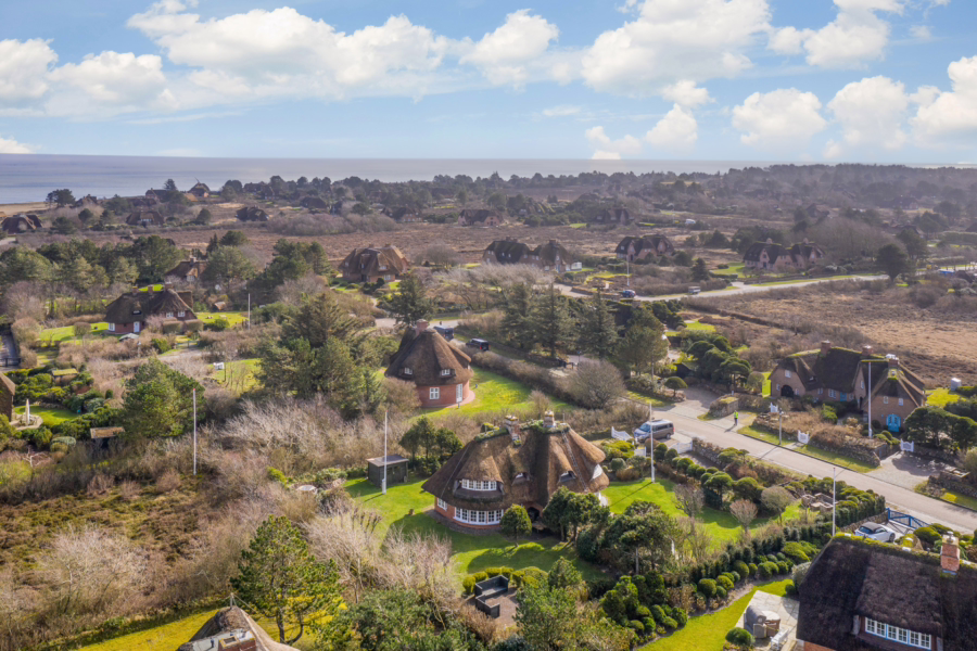 Bild - Schmucke Reethaushälfte in ruhiger Lage mit Blick in die Kampener Dünen