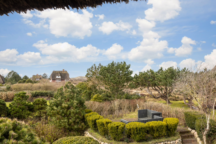 Bild - Schmucke Reethaushälfte in ruhiger Lage mit Blick in die Kampener Dünen